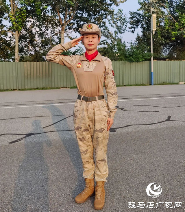 泌陽姑娘張盈盈：閱兵場與畫布間的多彩青春