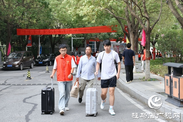 滿“新”歡喜，共赴美好！駐馬店職業(yè)技術學院喜迎2025級新生報到入學