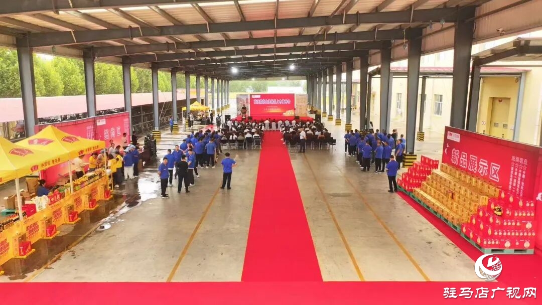 魯花攜手花生牛舉行聯名高油酸花生油新品上市發布會