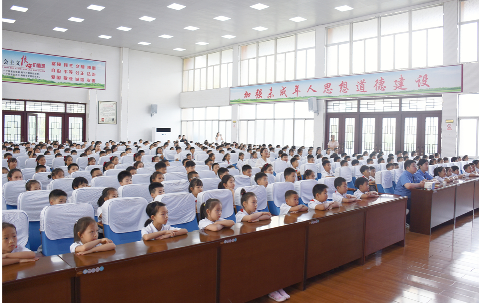 駐馬店第二實驗小學舉行開學“第一堂法治課”活動