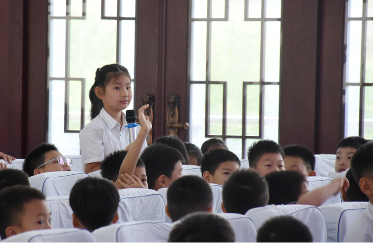 駐馬店第二實驗小學舉行開學“第一堂法治課”活動