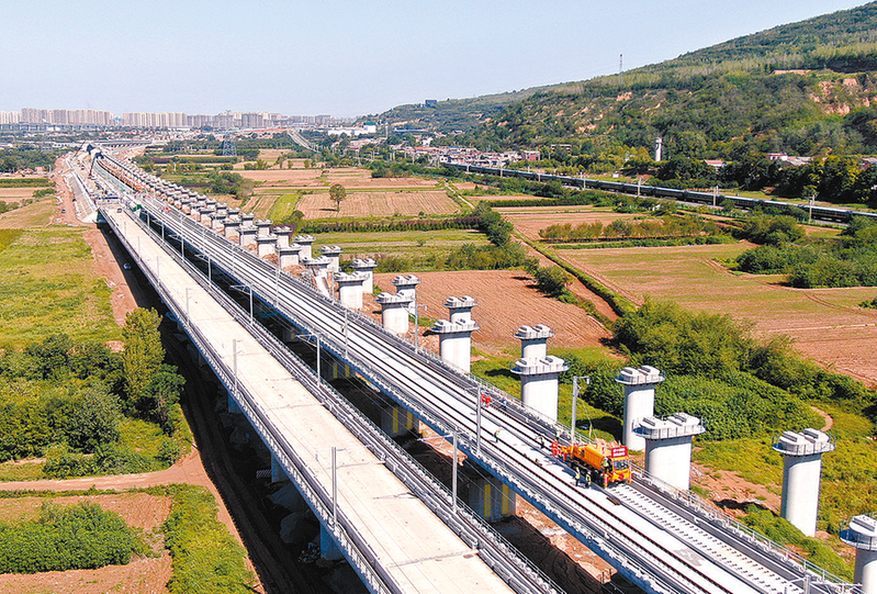 西十高鐵正式啟動全線鋪軌