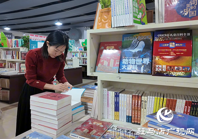 駐馬店新華書店天中書城開展教師節主題系列活動