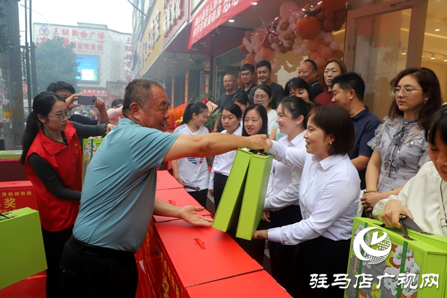 確山縣好人協會攜手愛心企業慰問優秀教師