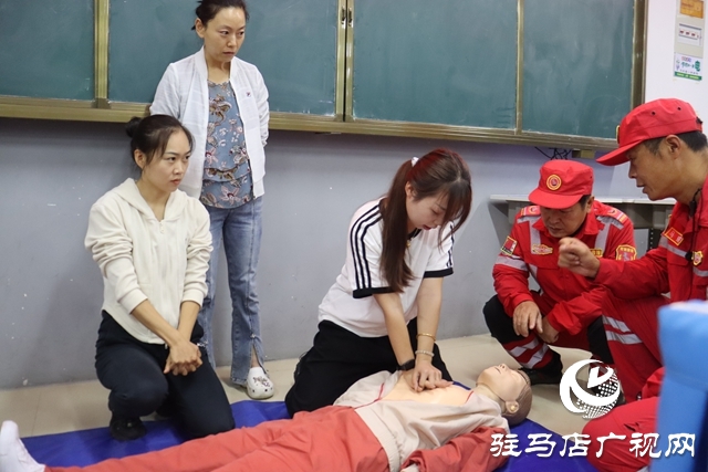 驛城區(qū)紅十字會(huì)攜手駿馳救援隊(duì)走進(jìn)駐馬店市第九小學(xué) 開展“世界急救日”主題教育活動(dòng)
