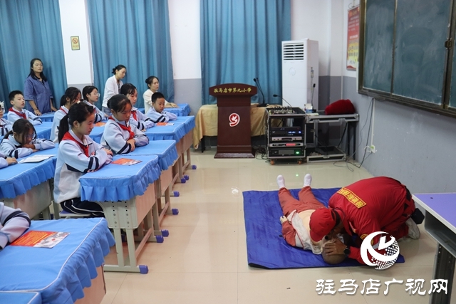 驛城區(qū)紅十字會(huì)攜手駿馳救援隊(duì)走進(jìn)駐馬店市第九小學(xué) 開展“世界急救日”主題教育活動(dòng)