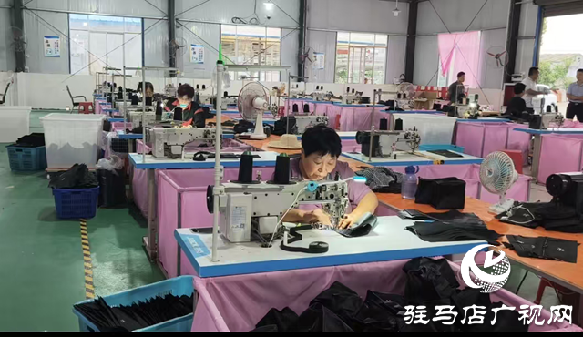 確山縣新安店鎮祥發箱包:訂單旺遇農忙用工緊 政企聯動解難題助鄉村就業