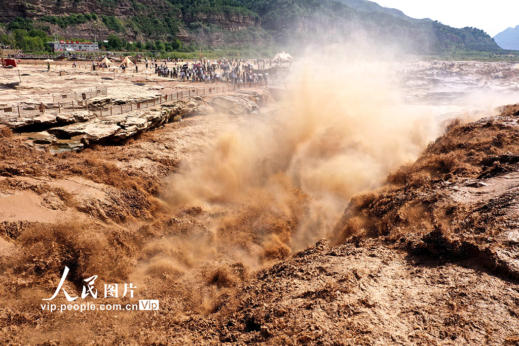 黃河壺口瀑布氣勢磅礴