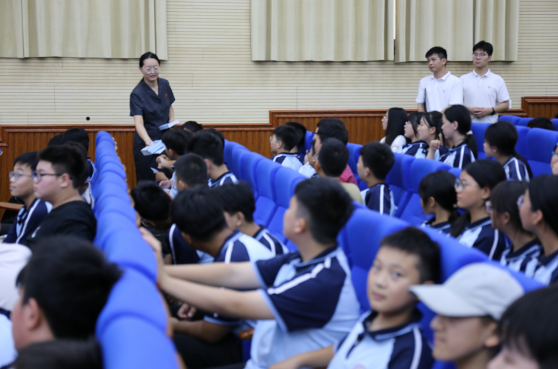 正陽法院開展“開學第一課”法治宣傳進校園活動
