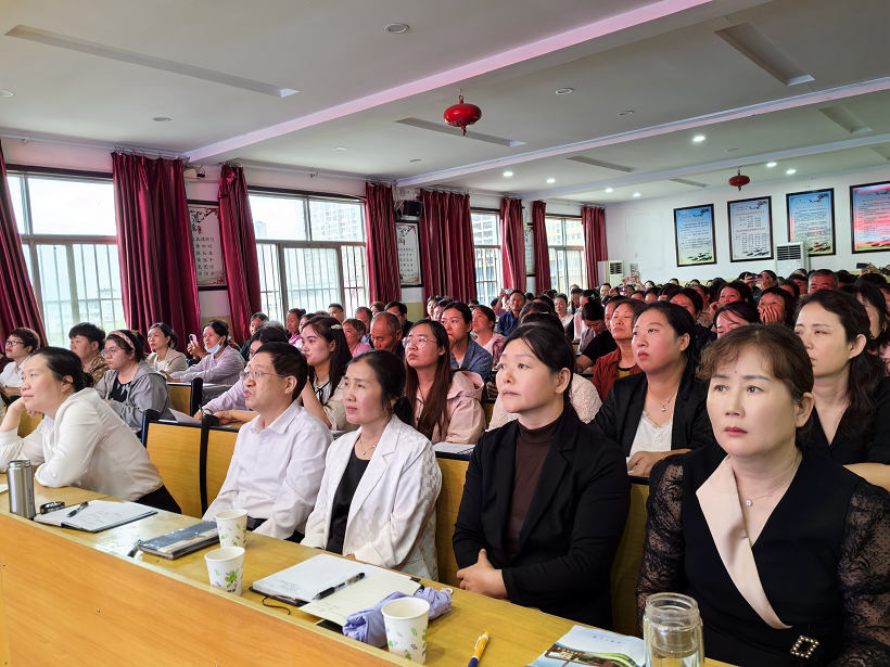  您好，一年級！家長，家長，預備起！——駐馬店市第十一小學舉行一年級新生家長講座
