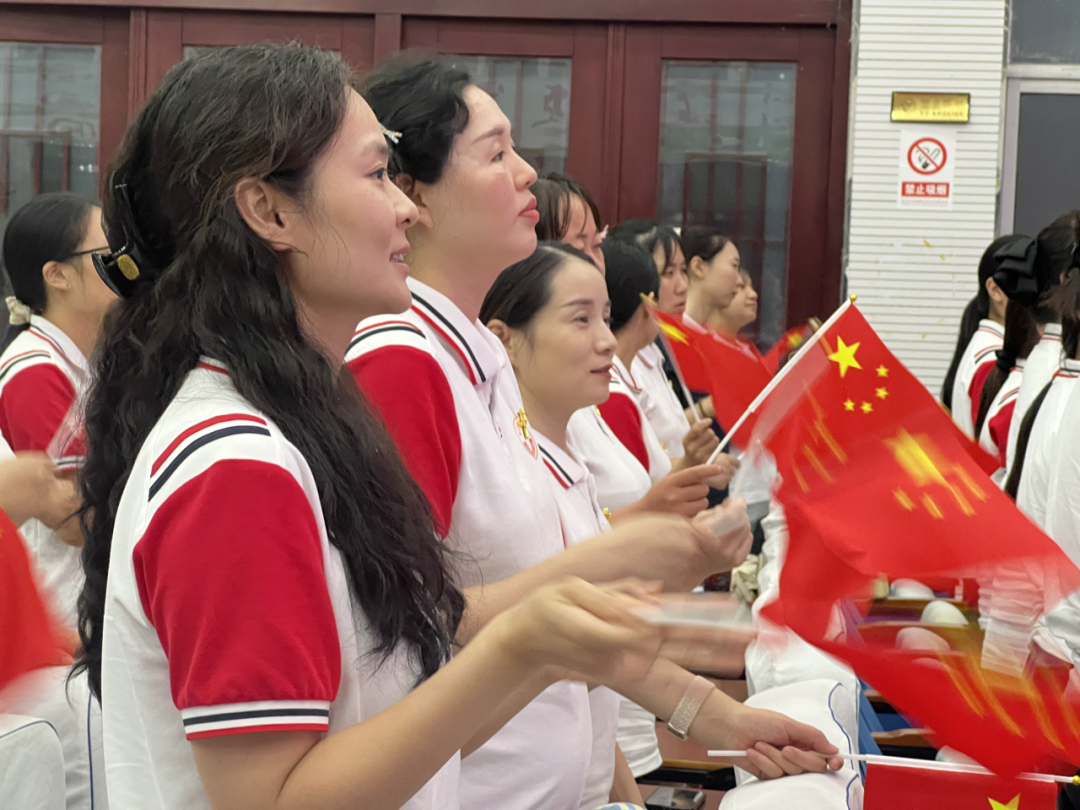 駐馬店市實驗幼兒園開展2025年教師節暨建園六十周年表彰大會