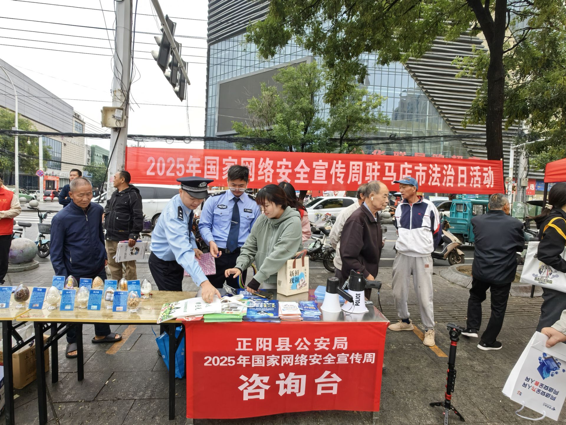 我市國家網(wǎng)絡(luò)安全宣傳周“法治日”宣傳活動在正陽縣舉行