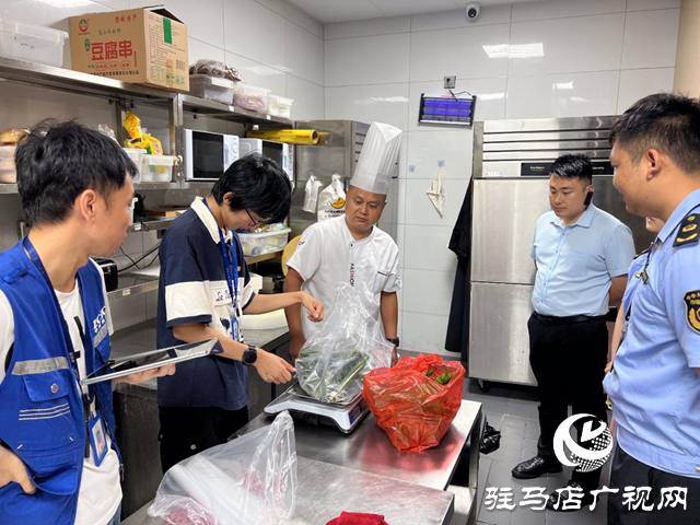 駐馬店市城鄉(xiāng)一體化示范區(qū)市場(chǎng)監(jiān)管分局開展校園及周邊食品安全專項(xiàng)抽檢