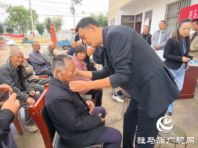 駐馬店市康復(fù)輔具協(xié)會為聽障群眾送上“有聲”祝福