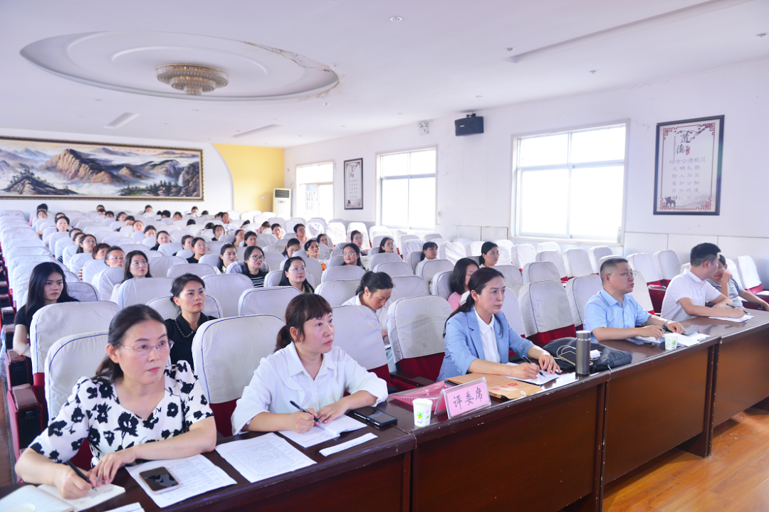 駐馬店市第三小學舉行2025年班主任班會課“大比武”活動