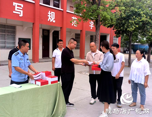 確山縣李新店鎮:送法進校園 用心護成長