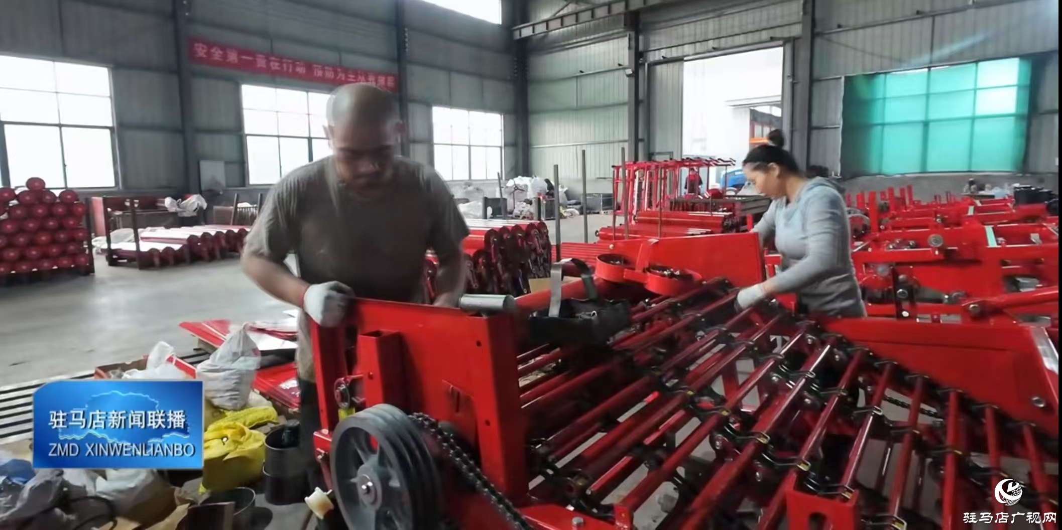 正陽縣:花生機械迎生產高峰 開足馬力助力秋收提速增效