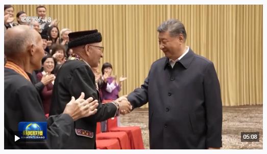 時政新聞眼丨歷史性的新疆之行開啟，傳遞哪些重要信息