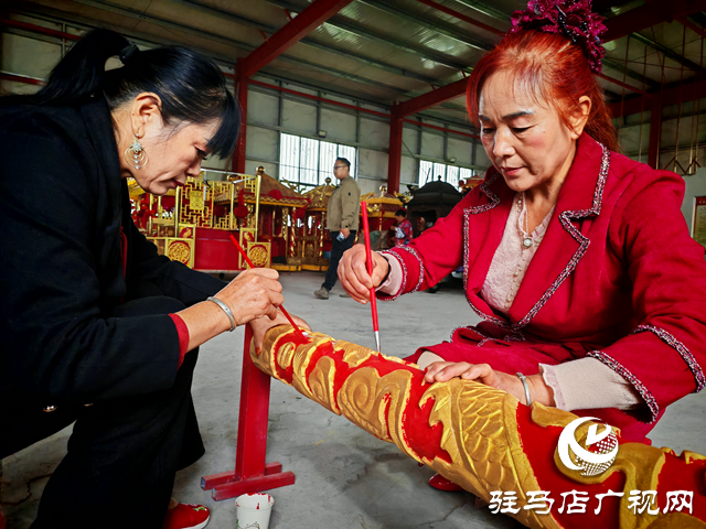 平輿縣萬金店鎮宋劉村:巧手“抬”出共富路 花轎產業奏響鄉村振興歌