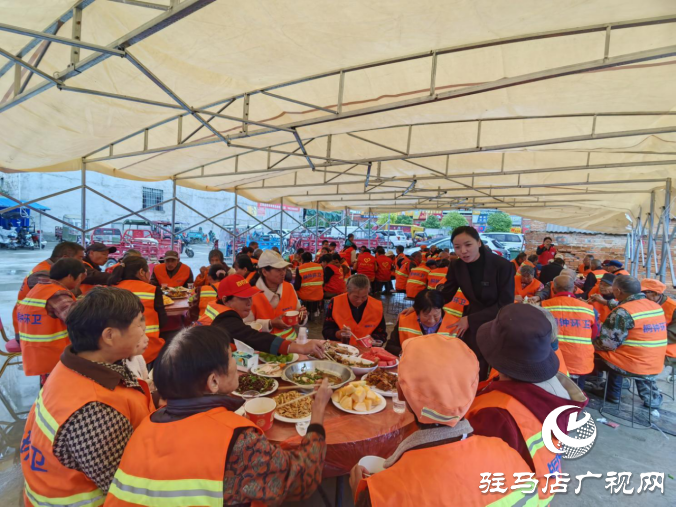 正陽縣多部門聯(lián)合開展中秋慰問環(huán)衛(wèi)工活動