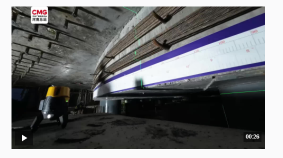 精準對接 1.8萬噸跨鐵大橋空中轉體62度