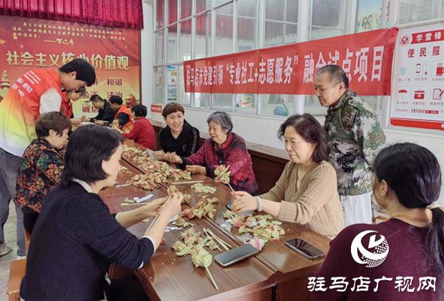 驛城區(qū)老街街道開展老年人手工活動 ?