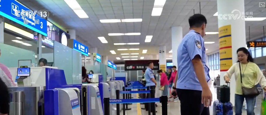 雙節同慶!中外旅客跨境游走旺 全國口岸迎出入境高峰