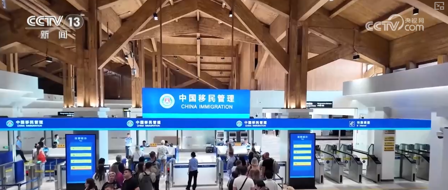 雙節同慶!中外旅客跨境游走旺 全國口岸迎出入境高峰