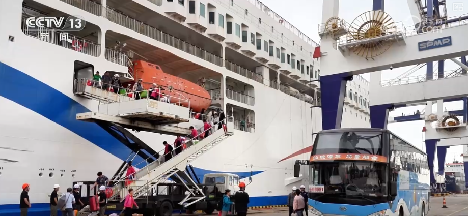 雙節同慶!中外旅客跨境游走旺 全國口岸迎出入境高峰