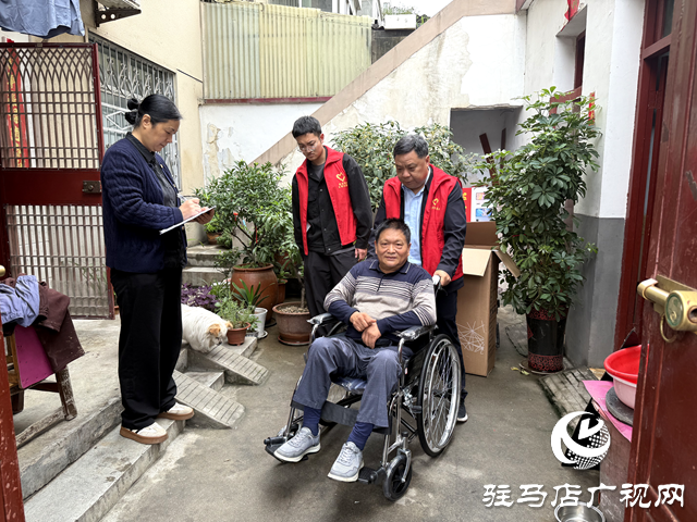 確山縣盤龍街道生產街社區：輪椅撐起出行路 社區關愛潤殘心