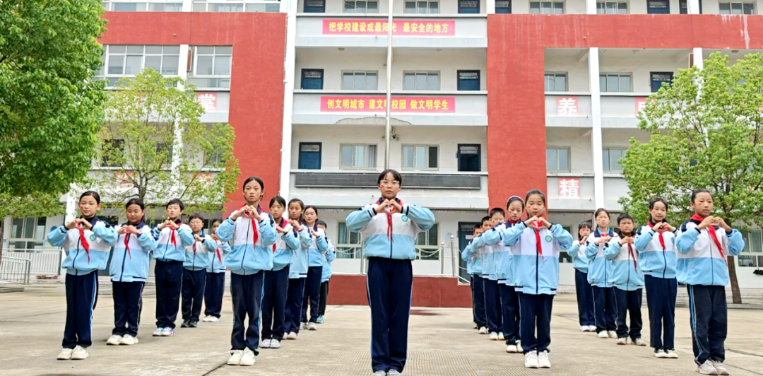  駐馬店市第三小學多校區聯動開展新中國成立 76 周年主題教育活動
