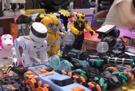 深港“雙向奔赴”持續升溫 科技類商品成假期消費“潮品”