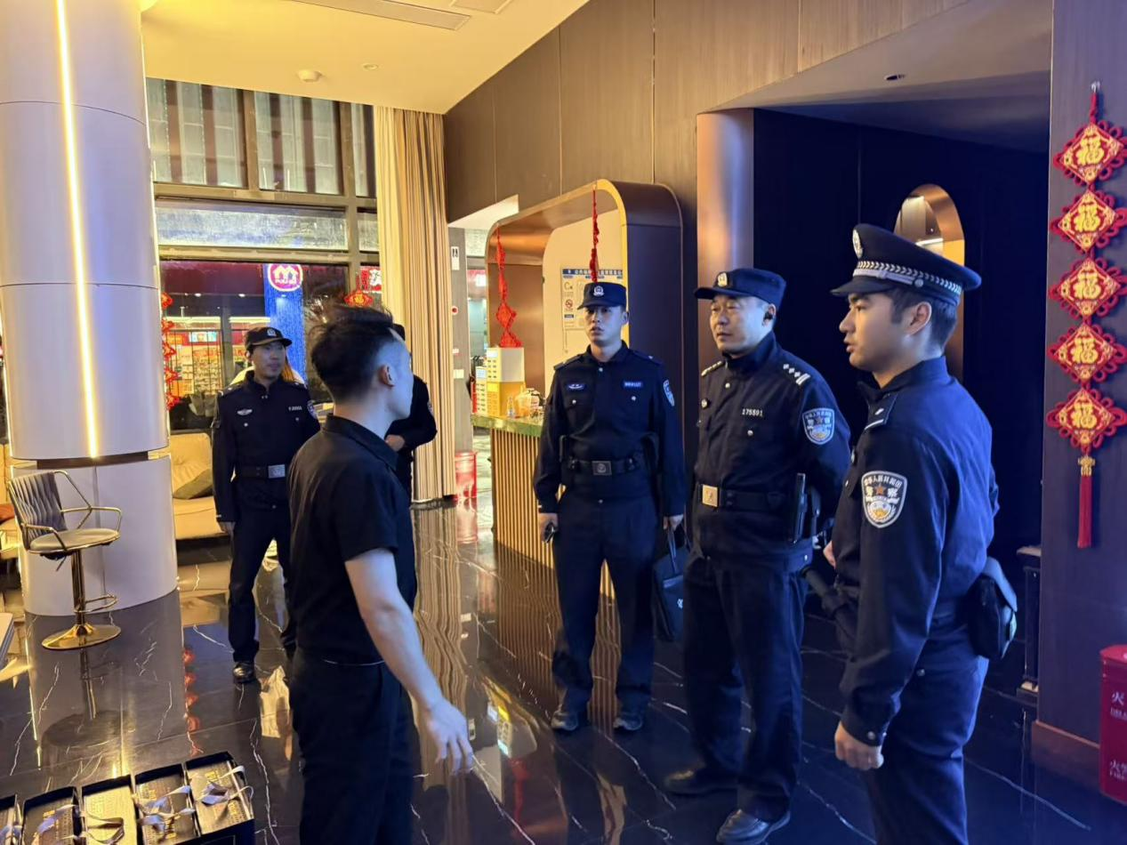 民警聞慶:扎根社區的“平安守護者”