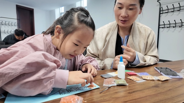 駐馬店市總工會開展“美生活”五谷糧食畫非遺體驗活動