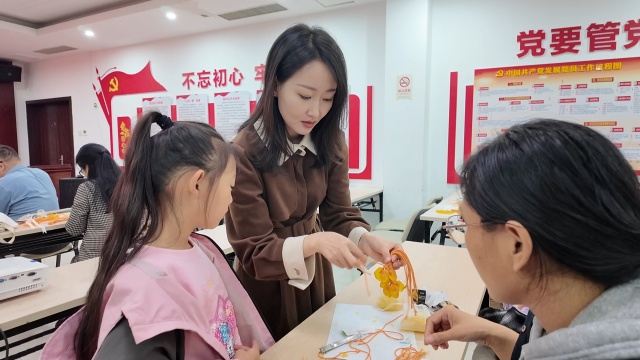 駐馬店市總工會舉辦周末公益課桂花葡萄香皂制作活動