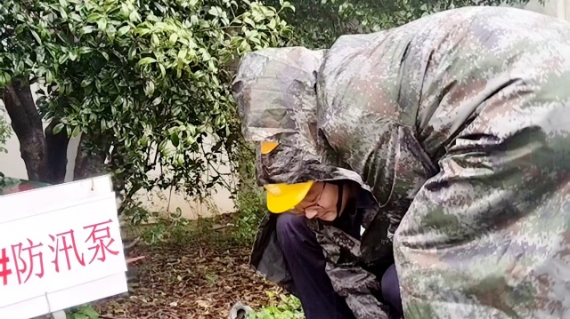 國網平輿縣供電公司:冒雨特巡 確保電網安全穩定運行