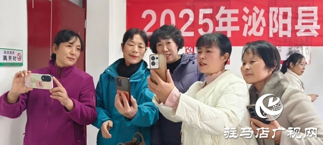 手機攝影走進“銀發族” 泌陽公益課堂手把手教學“細節拉滿”