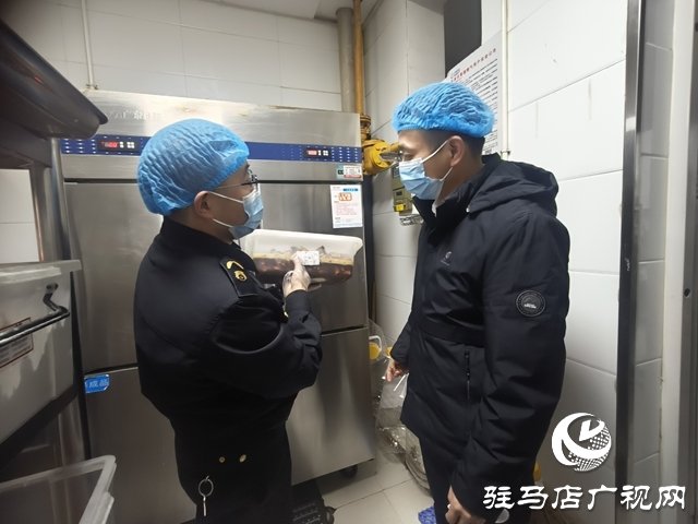 守護(hù)師生“舌尖安全”：駐馬店市市場監(jiān)管局開發(fā)區(qū)分局突擊“回頭看”校園食堂