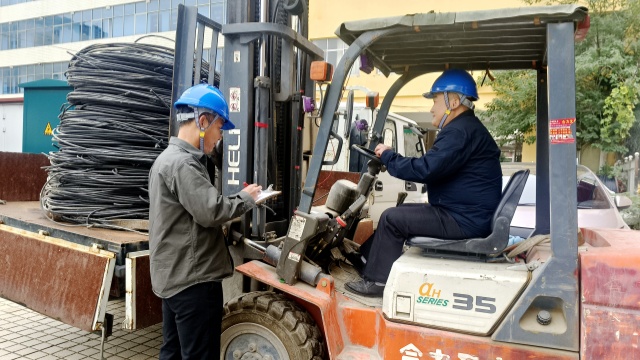 國網平輿縣供電公司：退役物資“再上崗” 降本增效見實效