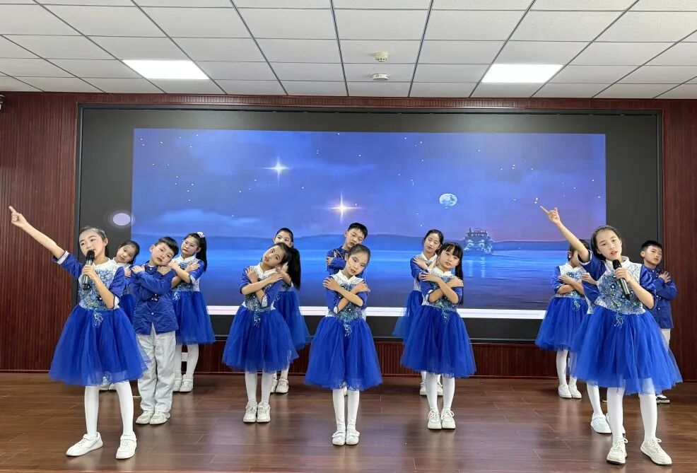 駐馬店市第六小學(xué)開展紅帆映經(jīng)典 課本“劇”精彩--課本劇展演