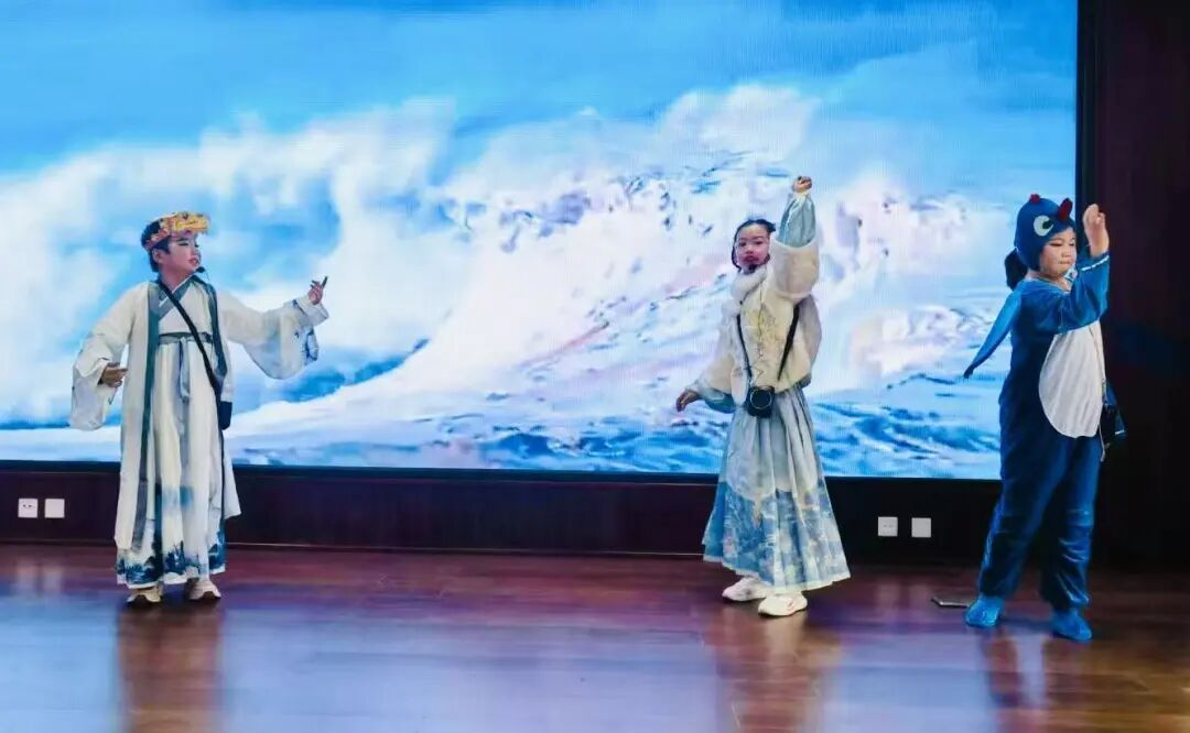 駐馬店市第六小學(xué)開展紅帆映經(jīng)典 課本“劇”精彩--課本劇展演