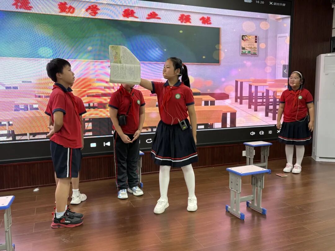 駐馬店市第六小學(xué)開展紅帆映經(jīng)典 課本“劇”精彩--課本劇展演