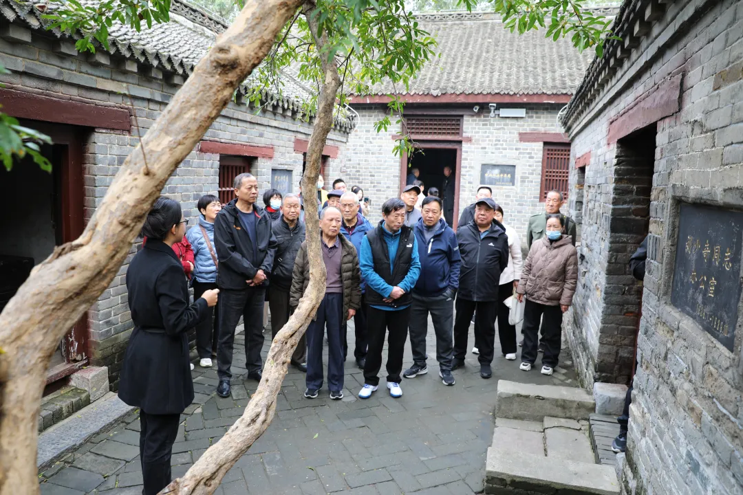 驛城區檢察院組織離退休老干部到竹溝革命紀念館參觀學習