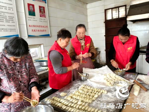 共青團平輿縣委聯合平輿縣星火志愿者協會開展助老敬老志愿服務活動