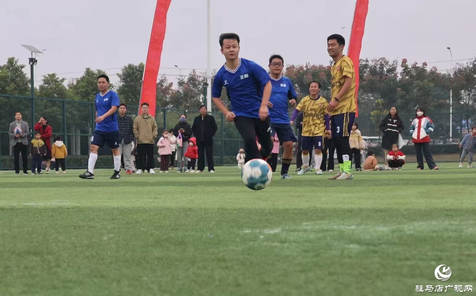 正陽縣首屆“新聯杯”公益足球賽激情開賽