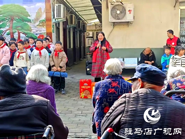 平輿縣身邊好人協會攜射橋鎮第一小學師生志愿者赴敬老院送溫暖