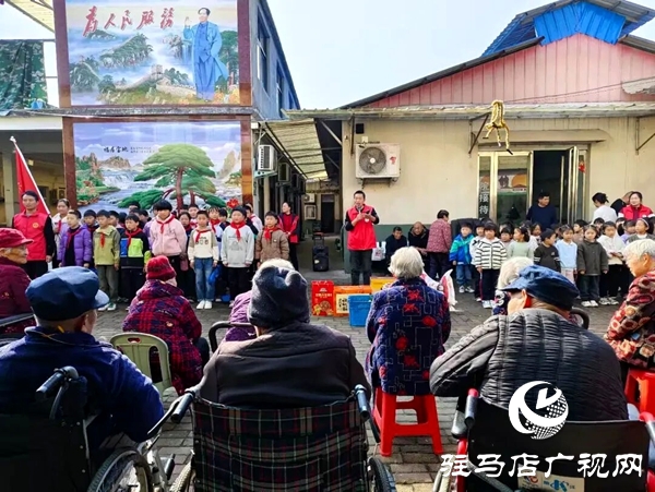 平輿縣身邊好人協會攜射橋鎮第一小學師生志愿者赴敬老院送溫暖