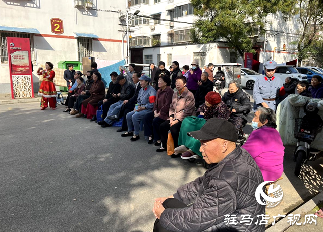 駐馬店市文化館聯(lián)合社區(qū)開(kāi)展重陽(yáng)節(jié)文藝演出