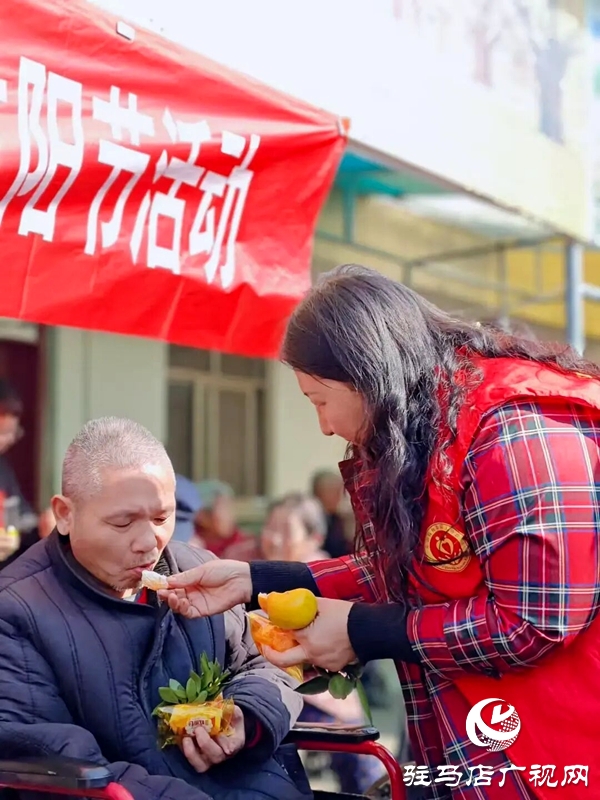 平輿縣身邊好人協會攜射橋鎮第一小學師生志愿者赴敬老院送溫暖