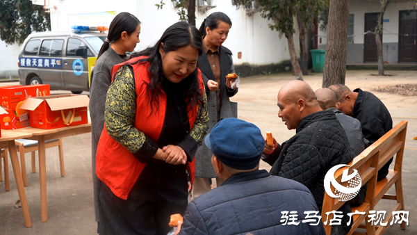 平輿縣身邊好人協會重陽節到東皇街道敬老院開展“弘揚敬老美德 情暖重陽佳節”主題活動